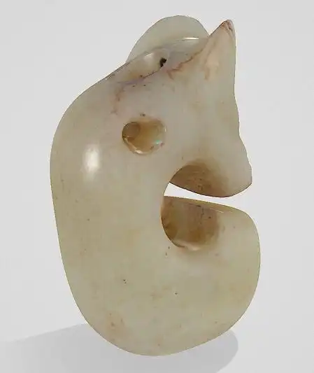 古玉界:西周虢国墓出土红山文化玉猪龙