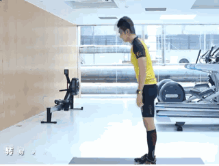 效果:身体协调增强要点:整体动作要求如同普通的波比跳