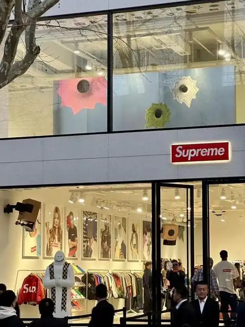 姗姗来迟的潮牌王者,上海定价全球最贵_澎湃号·湃客