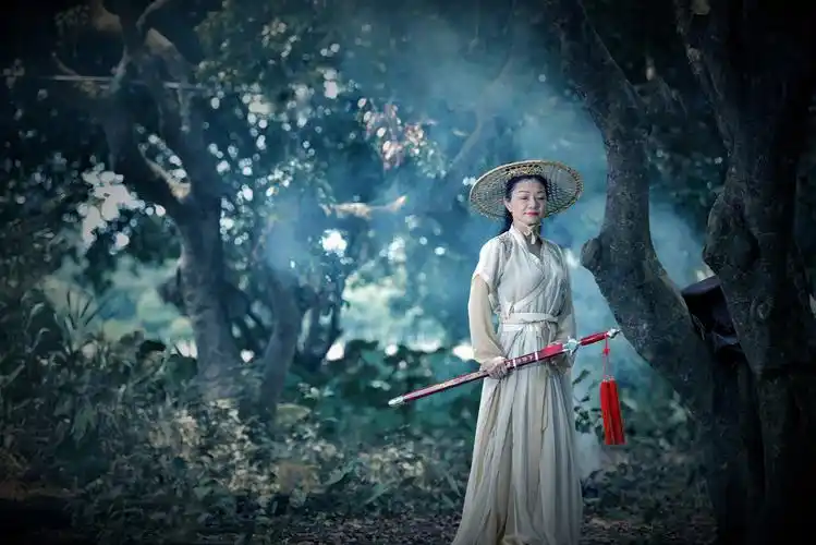 遍地响彻,英雄陌路,侠骨柔肠,如这般剑客,缓缓收起剑鞘,踏出江湖路