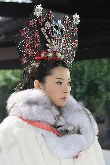 女星古装穿皮草马苏气质高贵baby侧颜美如仙女