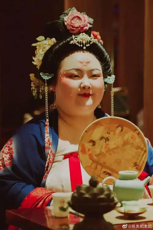 200斤杨贵妃火"出圈",评论却两极分化:是宣扬传统文化,还是硬夸有辱