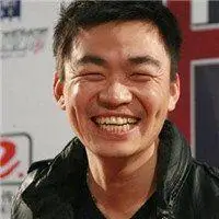 男生笑得很开心头像【点击鼠标右键下载】