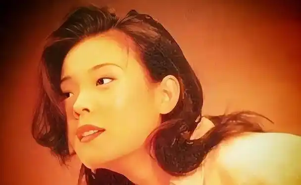 歌手谢津:曾比那英,毛阿敏还红,99年从23楼一跃而下,