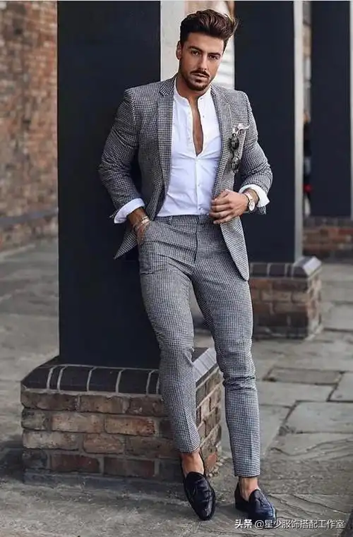 休闲西装适合穿什么内搭好看,休闲西装里面穿什么好看(关键在于1个