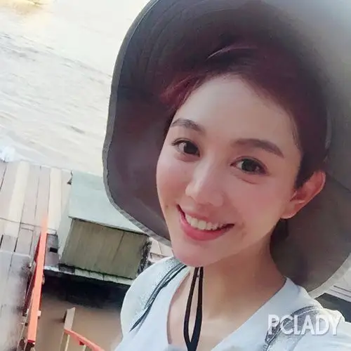 二胖姜妍的好气色也是丝毫不亚于同框的志玲姐姐呀,身材简直可以说