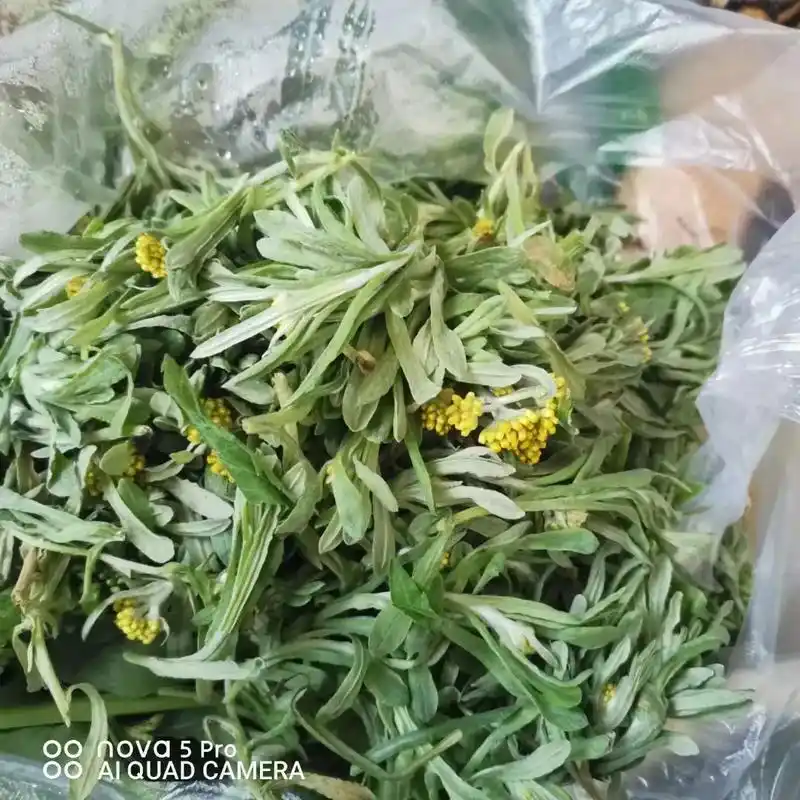 『牛屎花』农村田间纯天然野菜,制作成牛屎粑,味道杠杠的,朋友 - 抖音