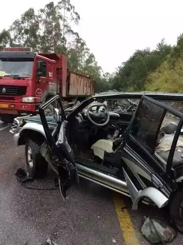 南宁火葬场发生惨烈车祸幕后真相女司机更要戳进来看