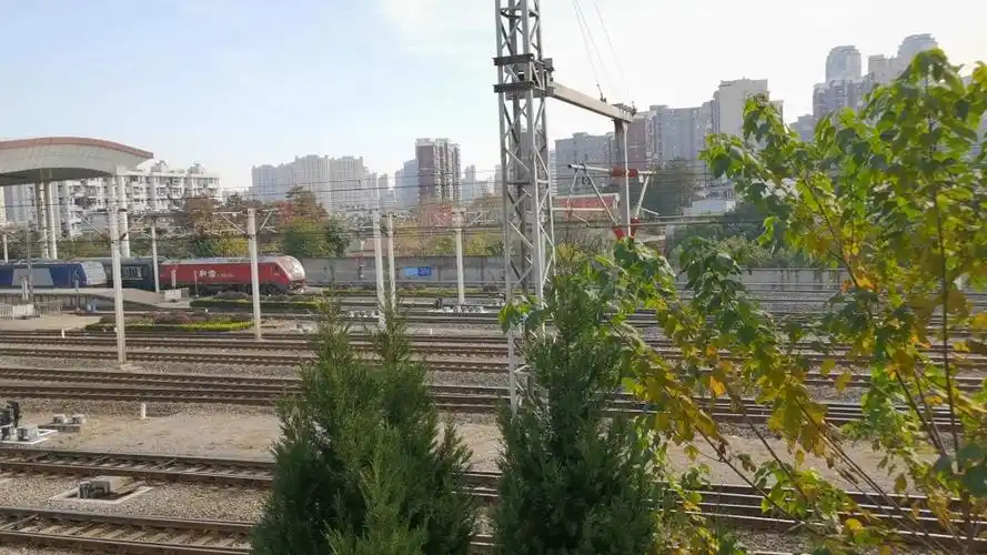 z150次列车进武昌站