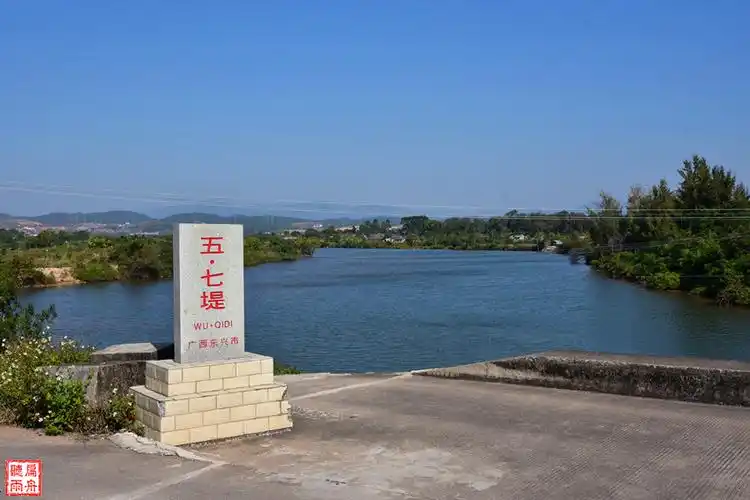 原创北仑河入海口的山海相连地标广场和大清国一号界碑