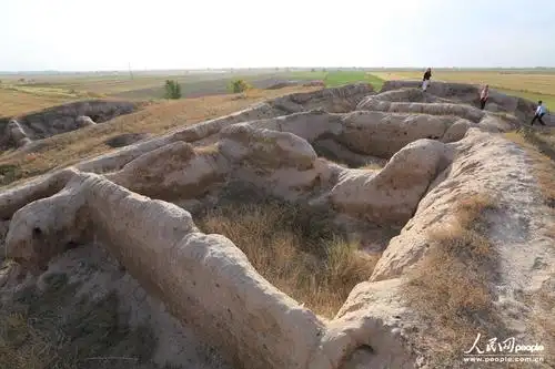 碎叶城遗址(人民网记者 赵亚辉摄)