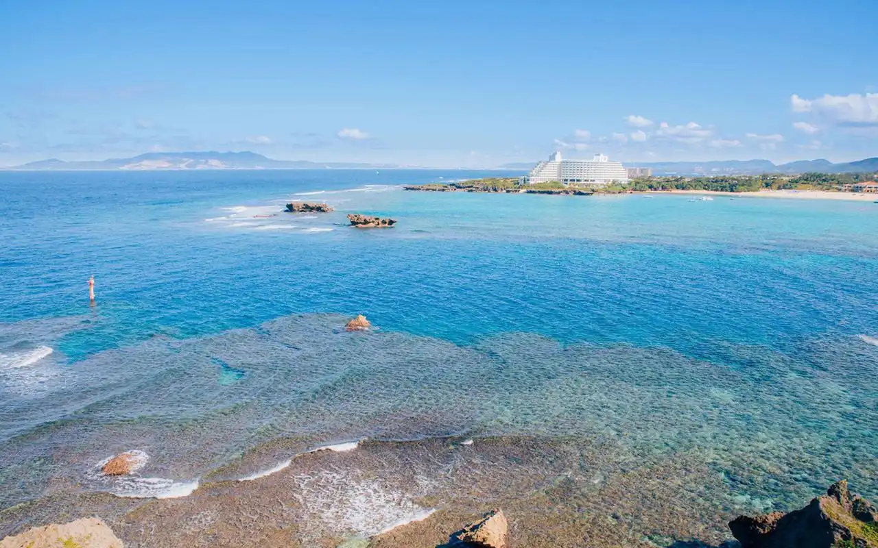 唯美蓝色海滩风景图片电脑壁纸