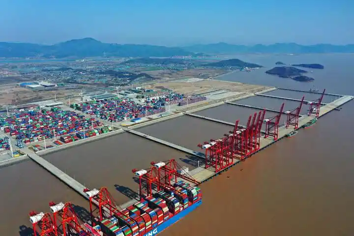 宁波舟山港梅山港区集装箱码头6号至10号泊位全面联通