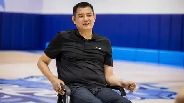 悬念揭晓巩晓彬出山指导山东篮球迷有福了胡卫东前来助阵