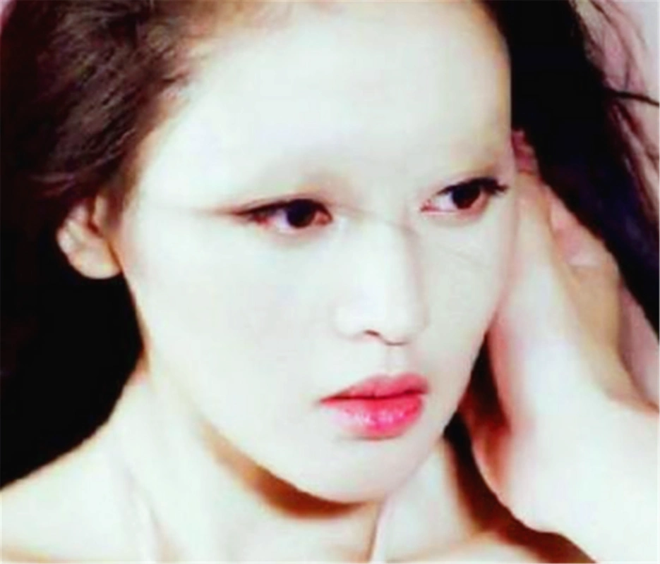 没了眉毛的女星竟是这幅模样!杨幂最吓人,关晓彤最奇怪!