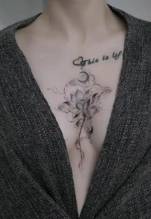 女生在胸上适合纹什么纹身适合胸前的纹身女生6