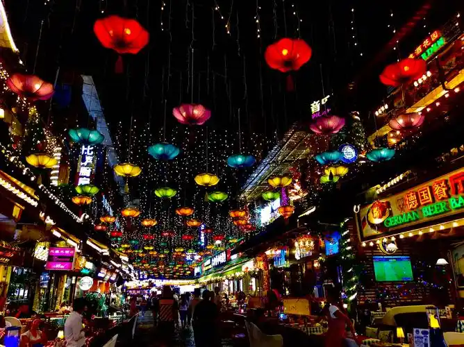 桂林阳朔,西街一角 图源:图虫创意