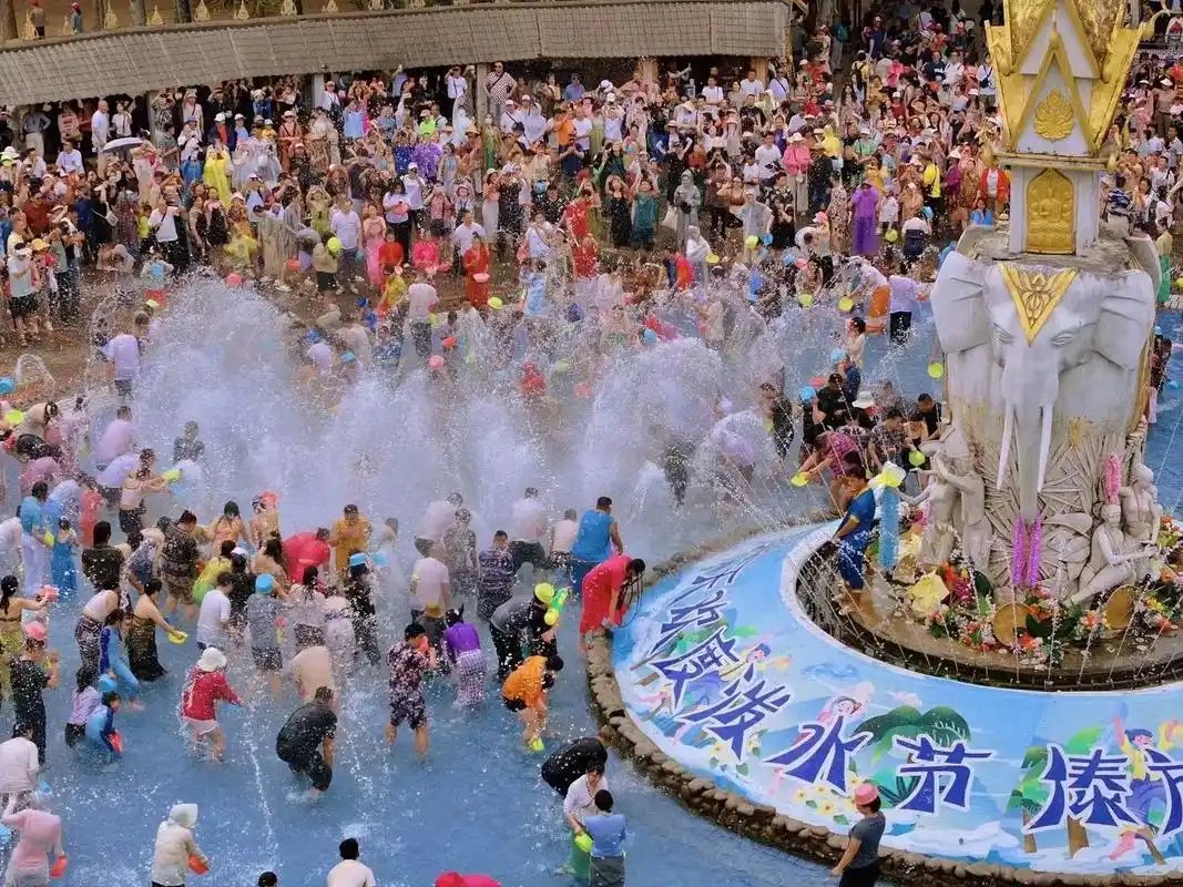 4月中旬,西双版纳即将迎来一年一度的泼水节,亦迎来了傣历的1 - 抖音