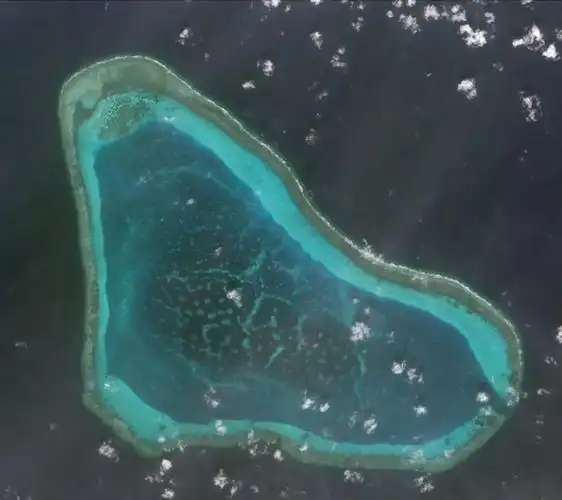 【中国目前尚未在黄岩岛进行填海造陆】最后,就是黄岩岛的地理位置