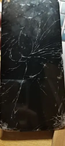 去拿快递摔碎了手机屏