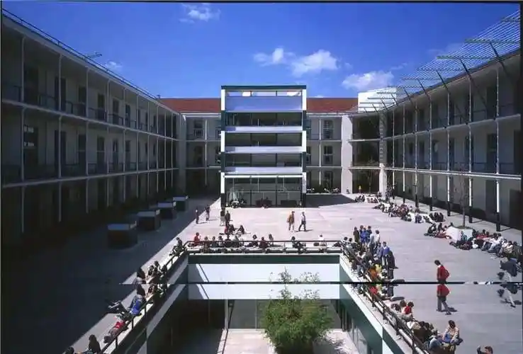 在2025年qs世界大学排行榜中,庞培法布拉大学位列第