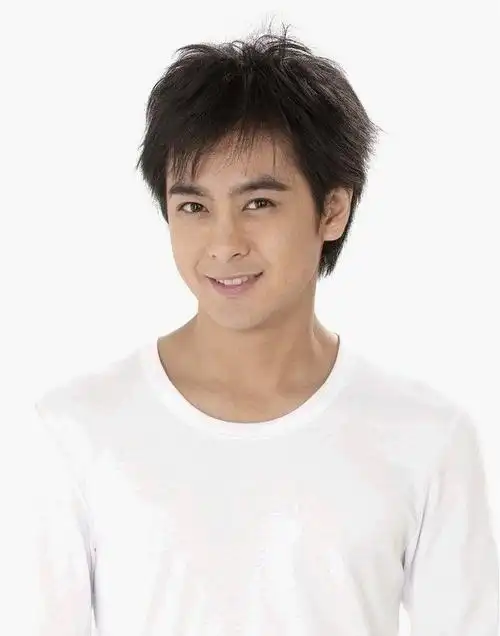 原兄是身价过亿的大明星 却在街上卖米卷 两兄弟的感情怎么样