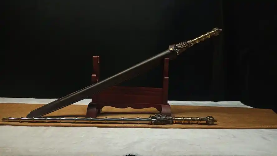 龙鞭(隋唐演义)尉迟恭使用的兵器