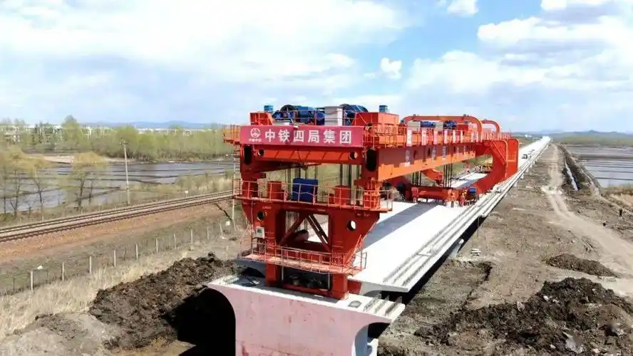 我国在建最北高铁架梁取得重大进展_铁路_施工_铁伊