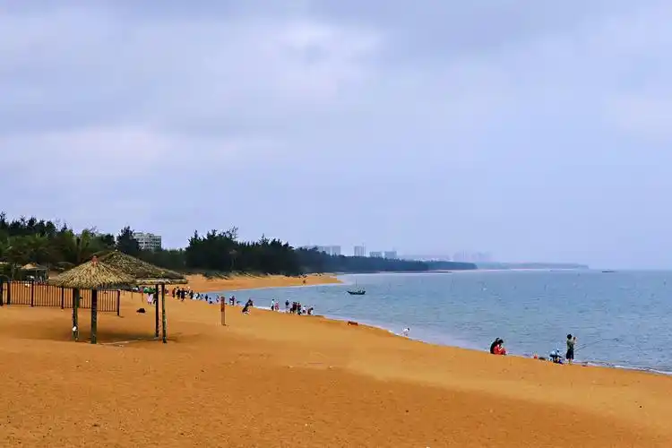 金沙滩还是一片金黄