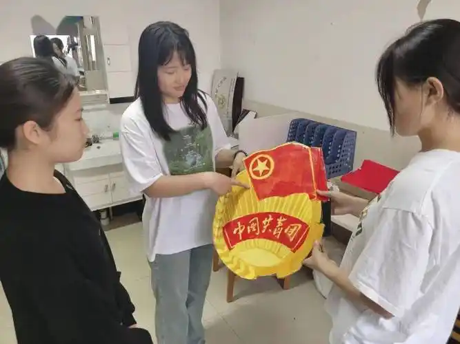 植学动态植物保护学院开展规范使用团旗团徽团干部培训会及排查整改