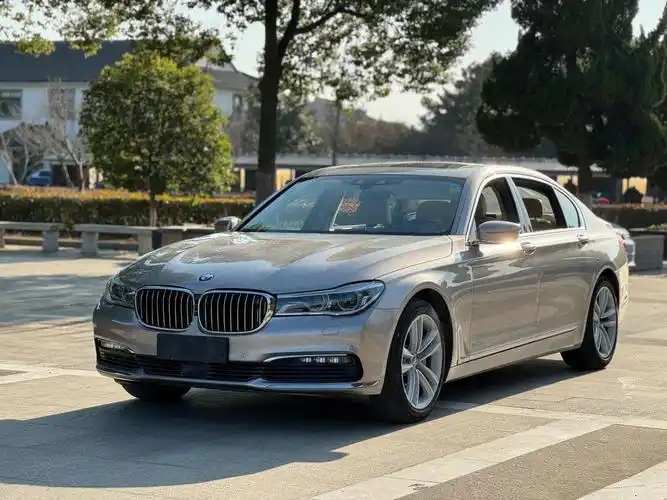 16 年宝马750li四驱行政版,4.4tv8动力,夜视功能车道偏离预警 电吸电