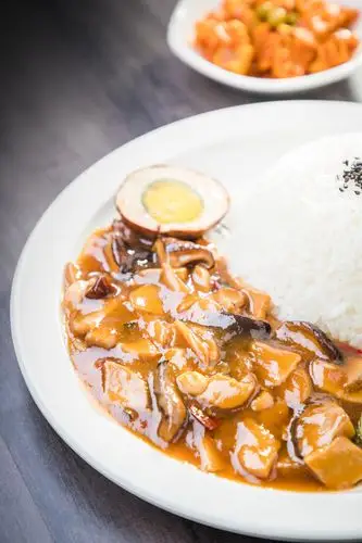 香菇肉片盖浇饭