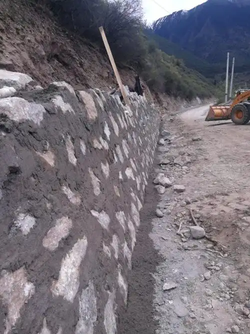 k0十965至k1十010处砌浆砌片石挡墙