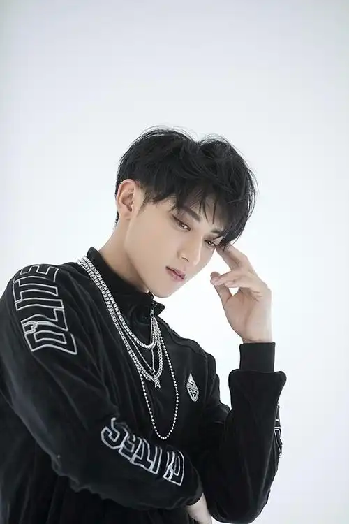 黄子韬写真大片曝光 "韬式"时尚酷炫来袭