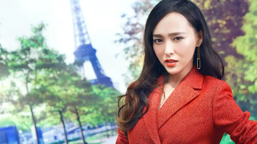 月6日出生于上海市,毕业于中央戏剧学院表演系本科班,中国影视女演员