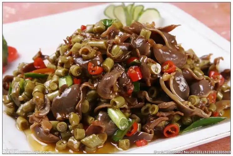 酸豆角鸡杂图片