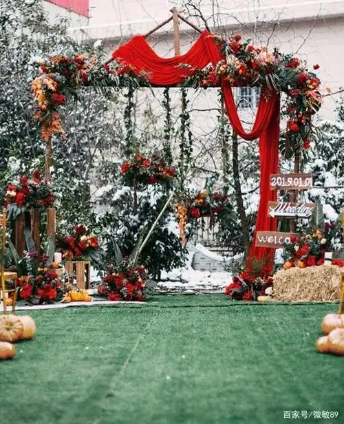 3,庭院风 如果自家庭院够大的话在自家院子里办一场婚礼也是不错的