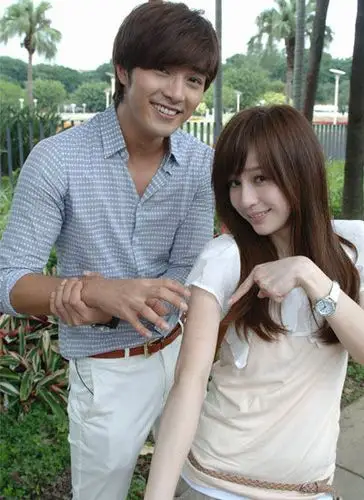 《美乐加油》看贺军翔王心凌情侣装 (图)