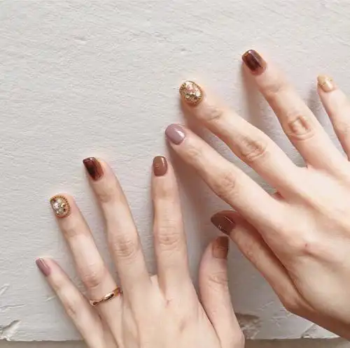 焦糖色系美甲款式