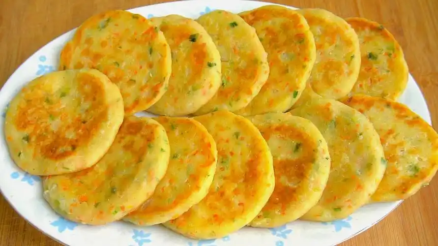 早餐土豆饼最好吃的做法,不加一滴水,营养解馋,2分钟学会