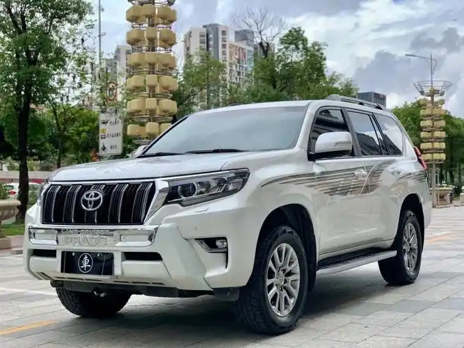 丰田霸道丰田奕泽:这款小型suv凭借其时尚的外观,出色的燃油经济性和