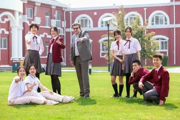 推荐几所北京艺术国际高中升学率不错的学校.里面有最新学费