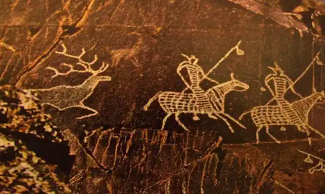 古老的岩石壁画,海拔高达1448米,记载了千年前游牧民族的生活|贺兰山|