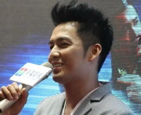 男神钟汉良的牙齿也是地包天.毁三观啊