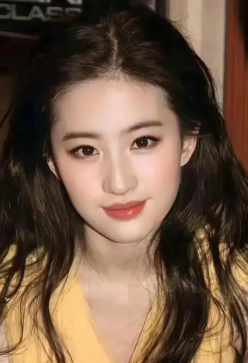 刘亦菲的眉毛进化史:从一字眉到野生眉