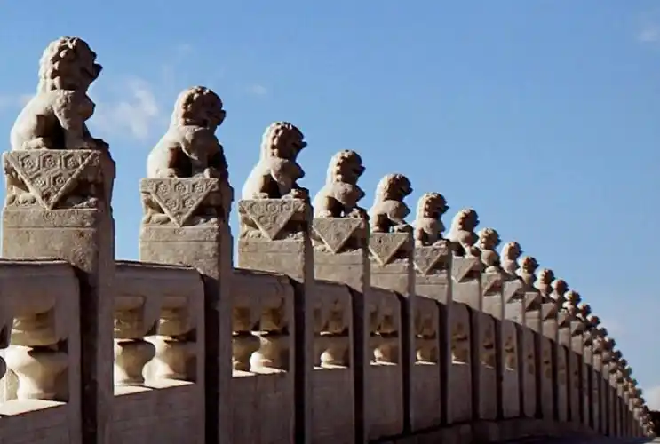 怀着好奇心,亲眼目睹这一壮观景象——颐和园十七孔桥金光穿洞