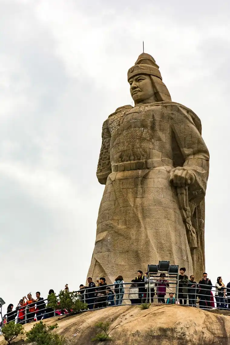 郑成功像民宅屋顶客栈风琴码头厦门鼓浪屿全景