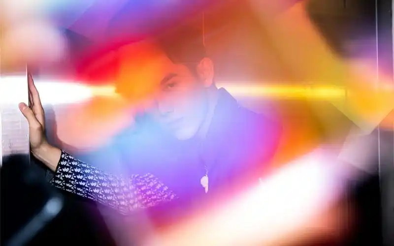 陈飞宇光影帅气写真图片桌面壁纸