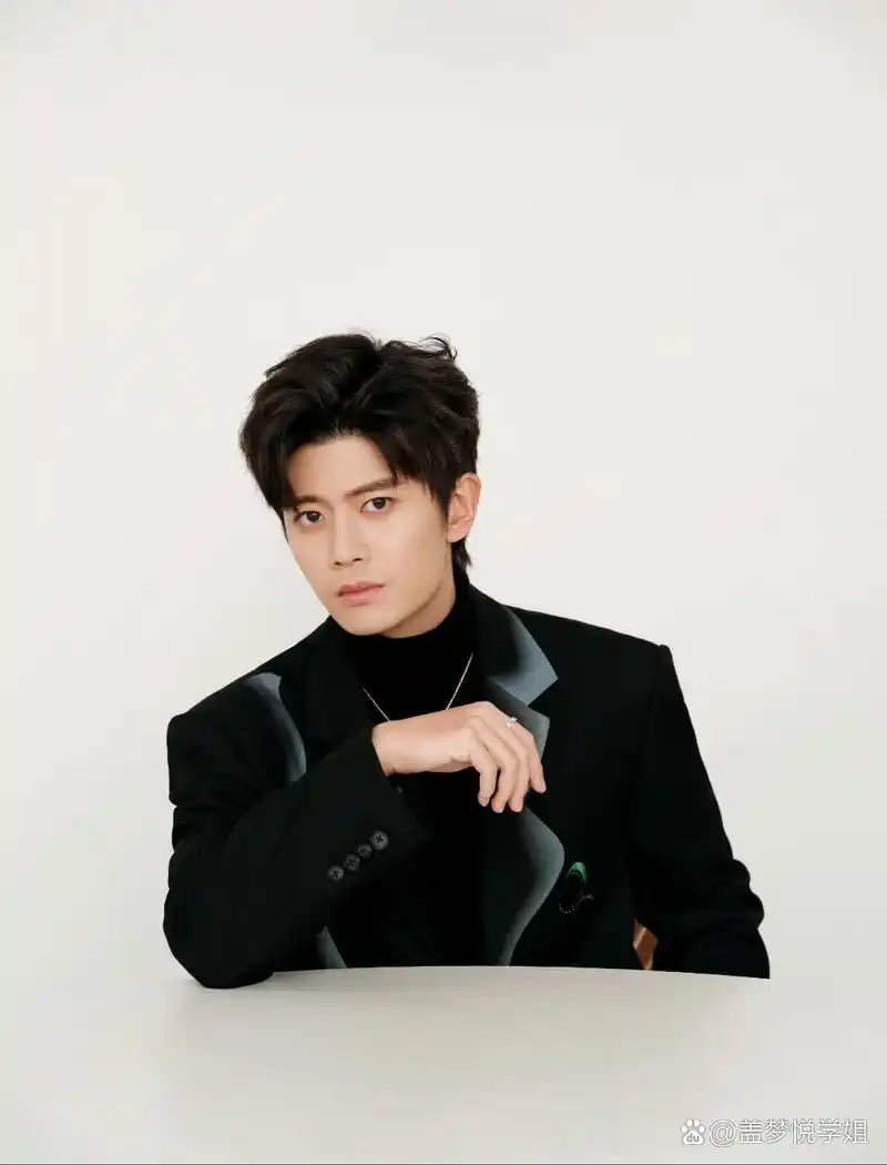 对了,匋 寳就有   3,王俊凯小时候在节目上读写给王源的信的视频被翻