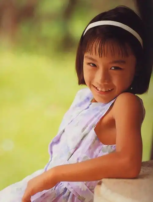 力武靖内容简介:在向世界发售的写真书里面,有没有什么能够拿在手里